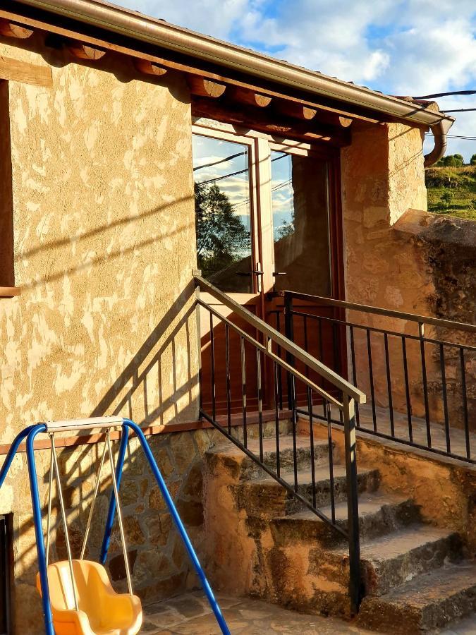 La Fuente Del Poval Guest House Caballar Exterior photo