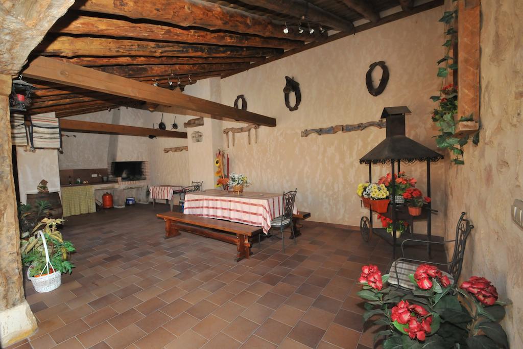 La Fuente Del Poval Guest House Caballar Exterior photo