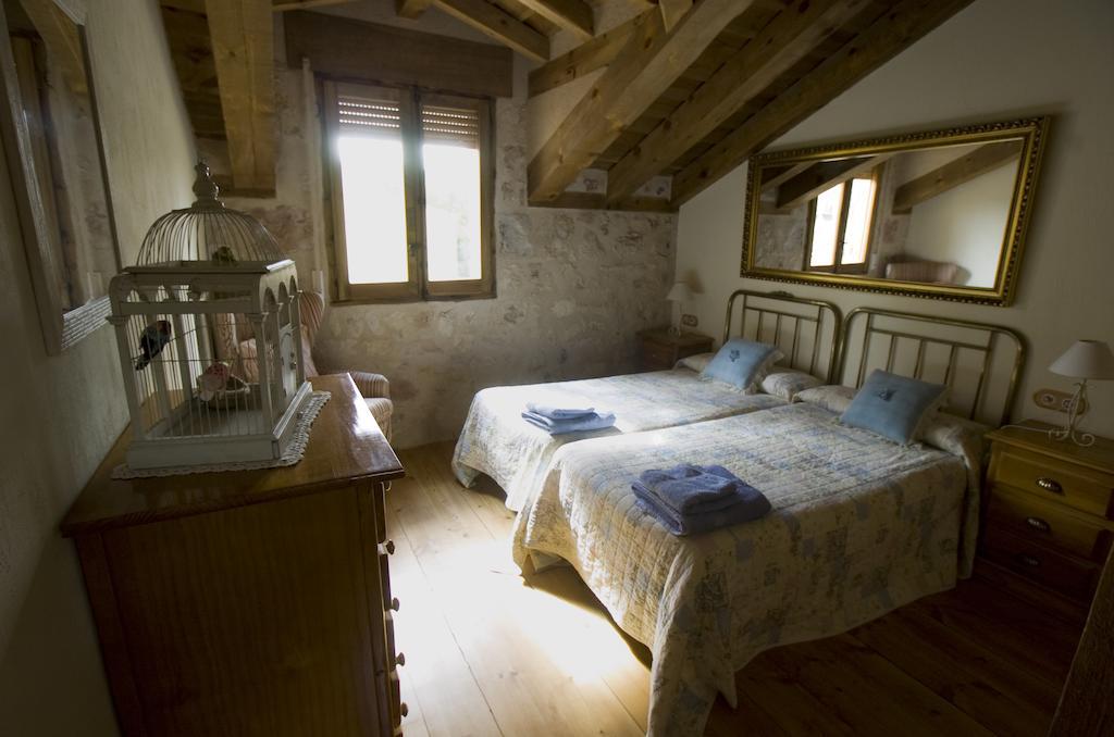 La Fuente Del Poval Guest House Caballar Room photo