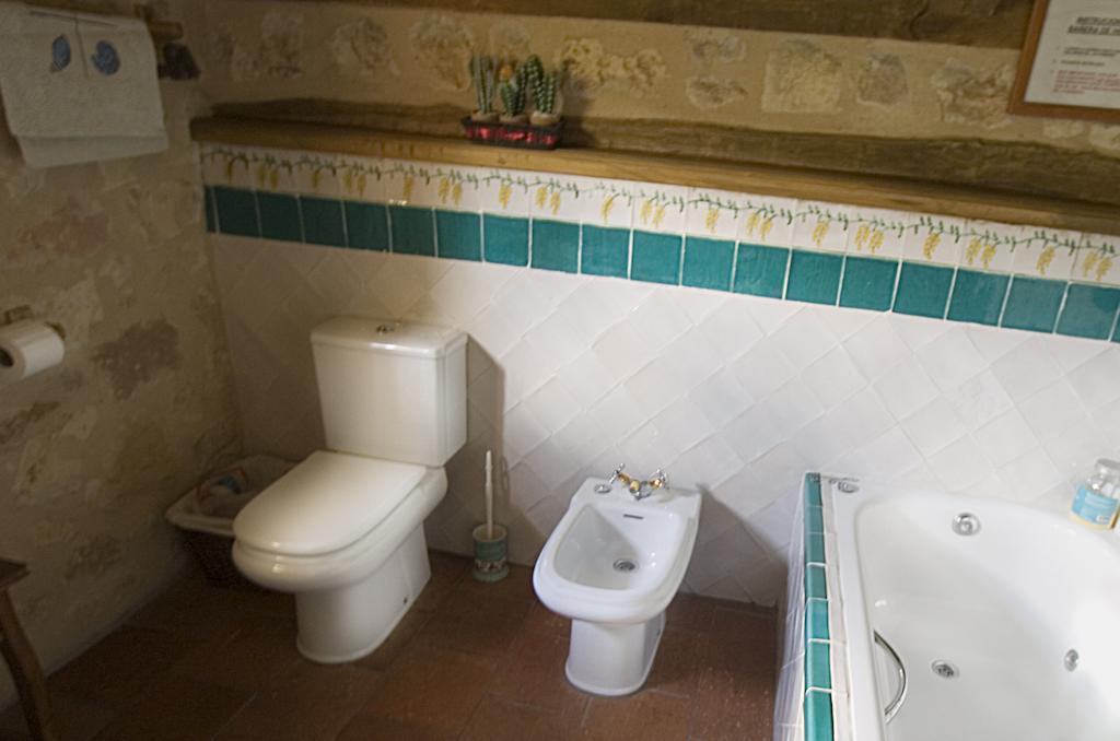 La Fuente Del Poval Guest House Caballar Room photo
