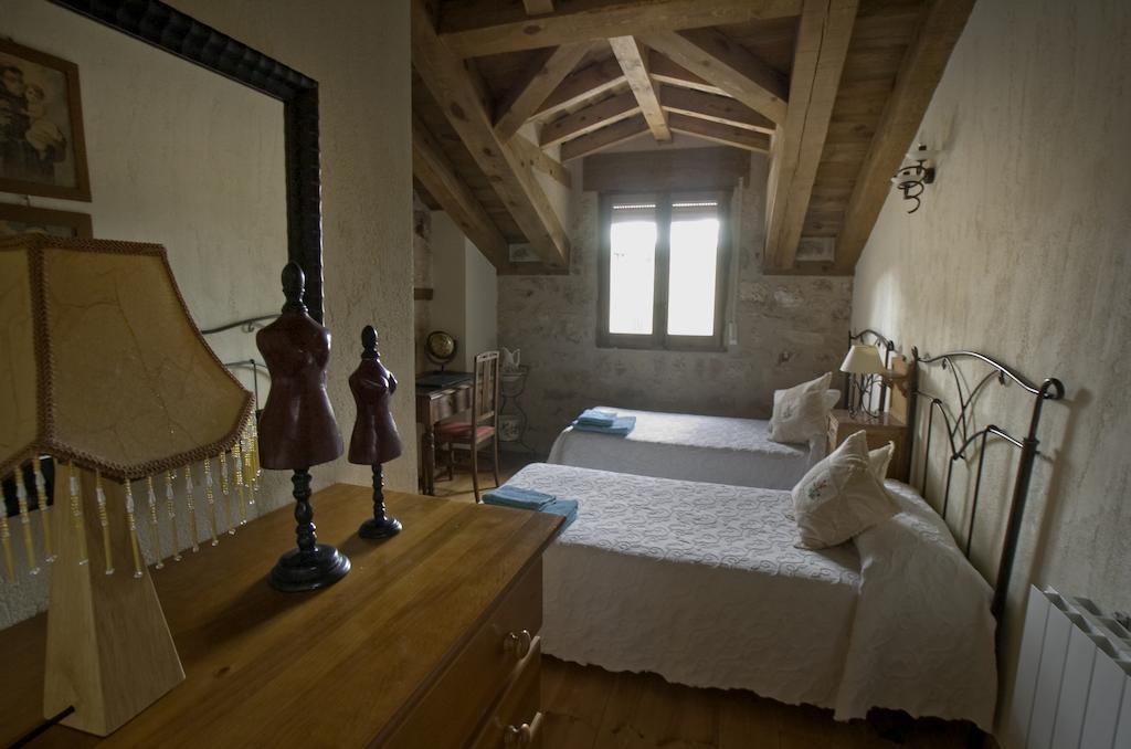 La Fuente Del Poval Guest House Caballar Room photo