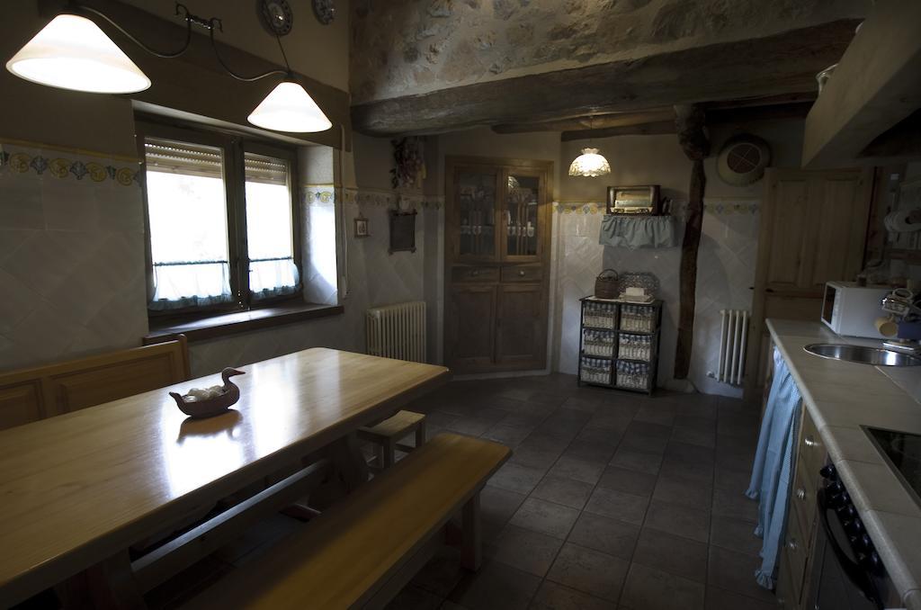 La Fuente Del Poval Guest House Caballar Room photo